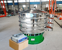 超聲波振動(dòng)篩主要采用超聲波換能器，利用換能器的工作原理能夠減少物料的堵網(wǎng)情況，提高篩分產(chǎn)量。