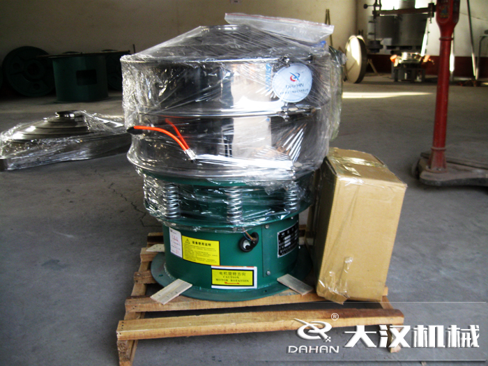 三氯蔗糖粉超聲波振動(dòng)篩采用不銹鋼+碳鋼材質(zhì)的產(chǎn)品能夠更好的節(jié)省成本，同時(shí)能夠達(dá)到想要的篩分效果。